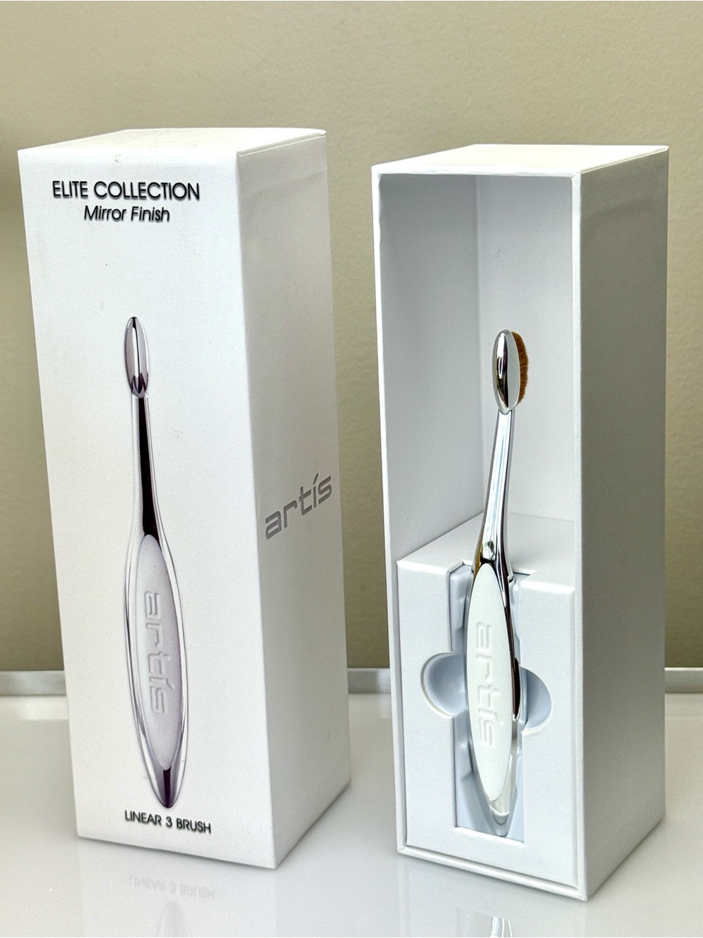 Artis • Elite Collection Mirror Finish Linear 3 Brush